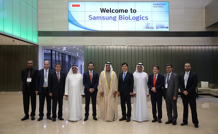 A group photo of  Tae-han Kim, CEO of Samsung Biologics with HH Sheikh Saud bin Saqr Al Qasimi, UAE Supreme Council Member and Ruler of Ras Al Khaimah 