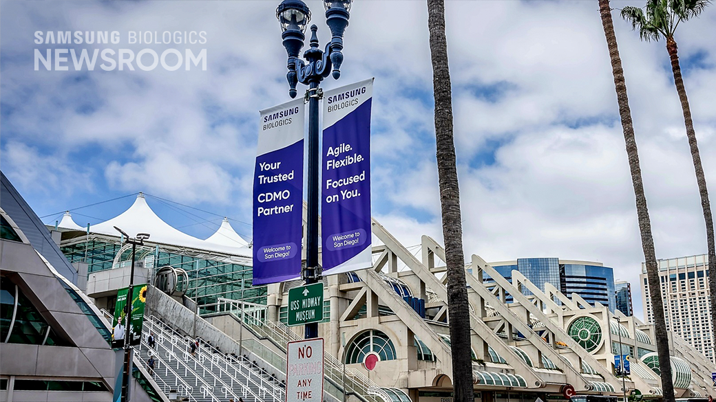 Banners installed on Harbor Drive