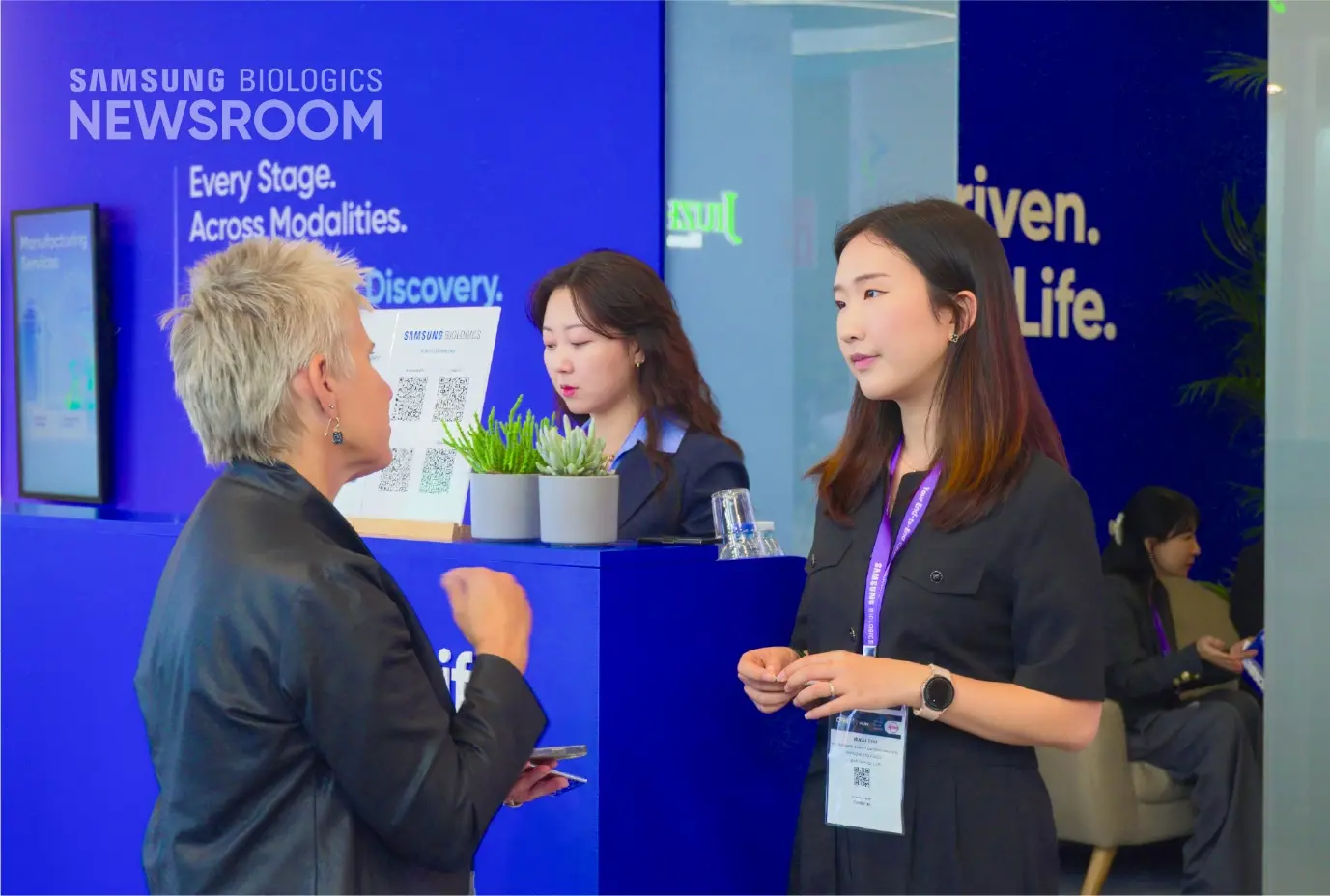 Samsung Biologics team engages with visitors at the booth at CPHI_2