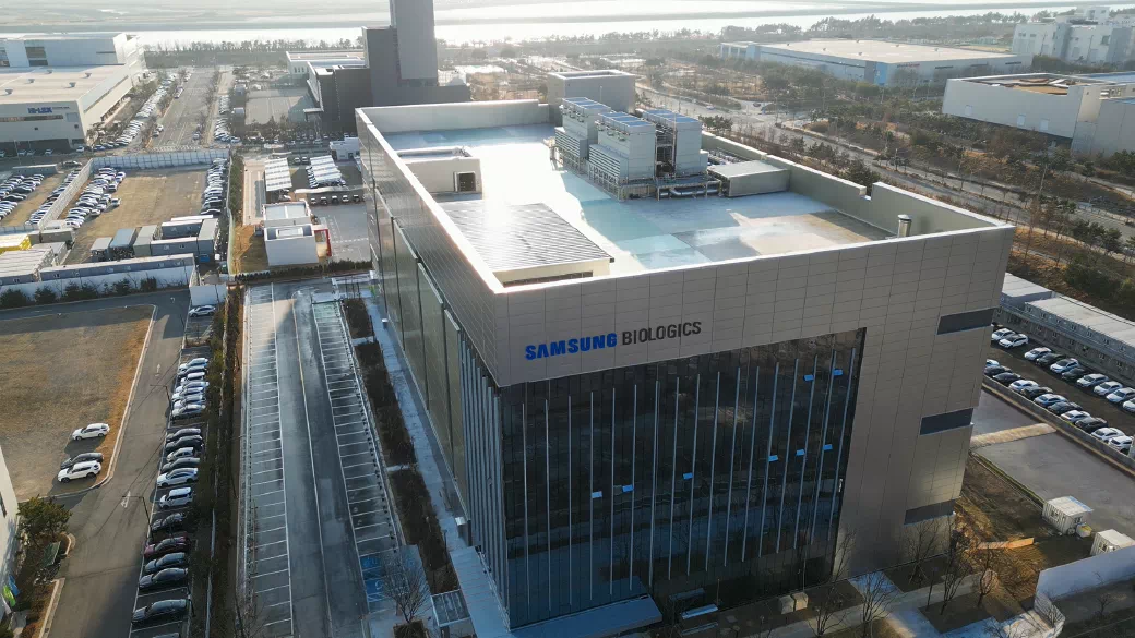 At Samsung Biologics, expertise in EPCV (engineering, procurement, construction, and validation) and prioritization of safety protocols for handling toxins, such as isolators and fume hoods, make for a smooth transition into the new venture.